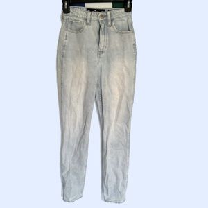 Hollister Ultra High-Rise Mom Jeans. Size 00R. True to fit.